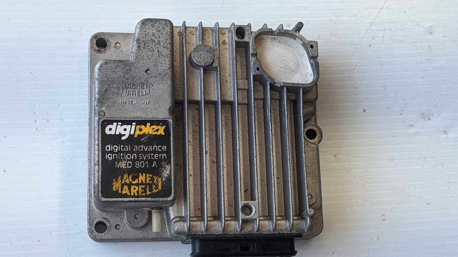 Ferrari 308 IGNITION CONTROL UNIT MED801A 115747 PRE OWNED BLACK CONNECTOR