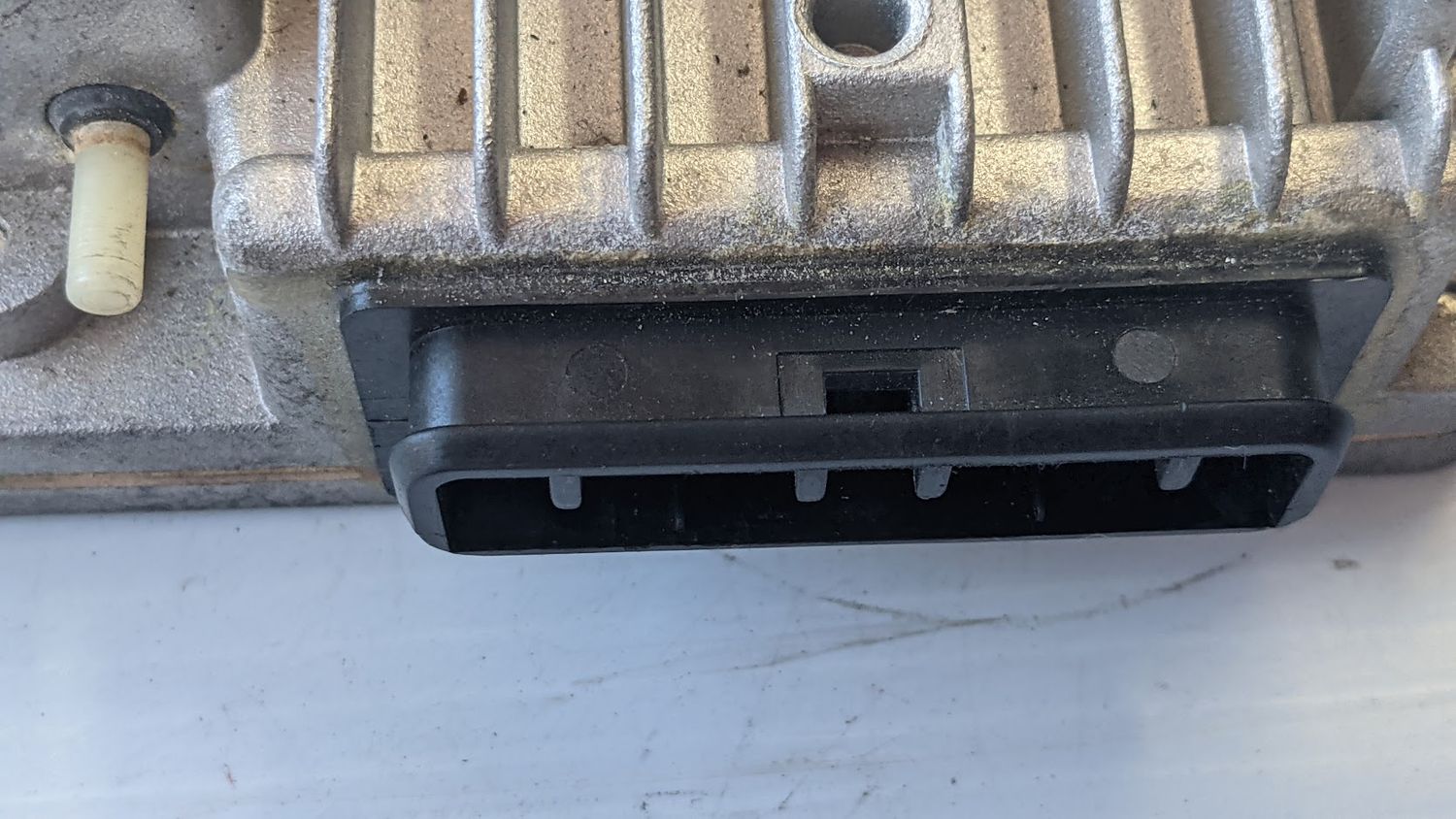 Ferrari 308 IGNITION CONTROL UNIT MED801A 115747 PRE OWNED BLACK CONNECTOR