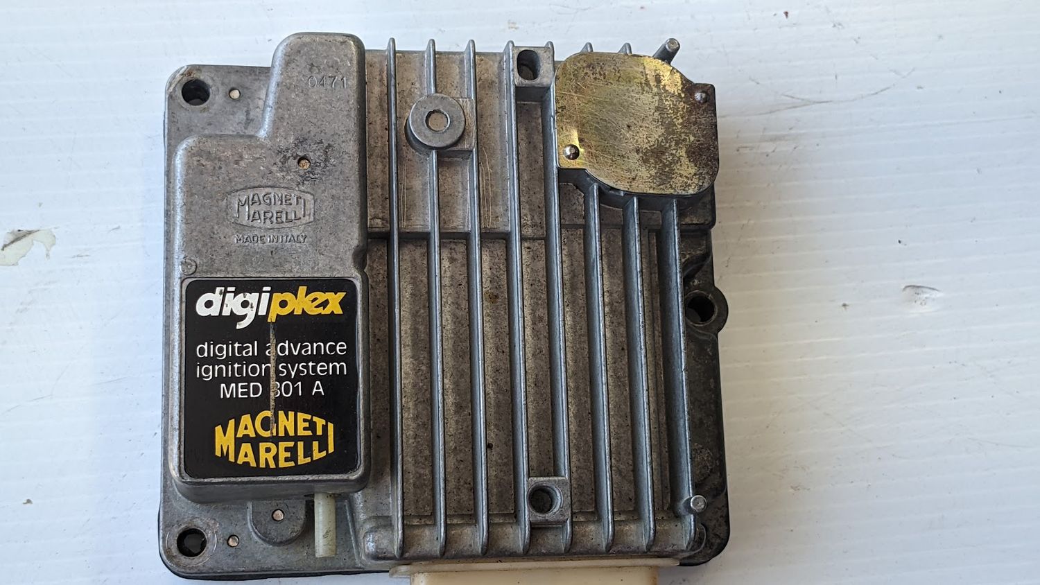 Ferrari 308 IGNITION CONTROL UNIT MED801A 115747 PRE OWNED WHITE CONNECTOR