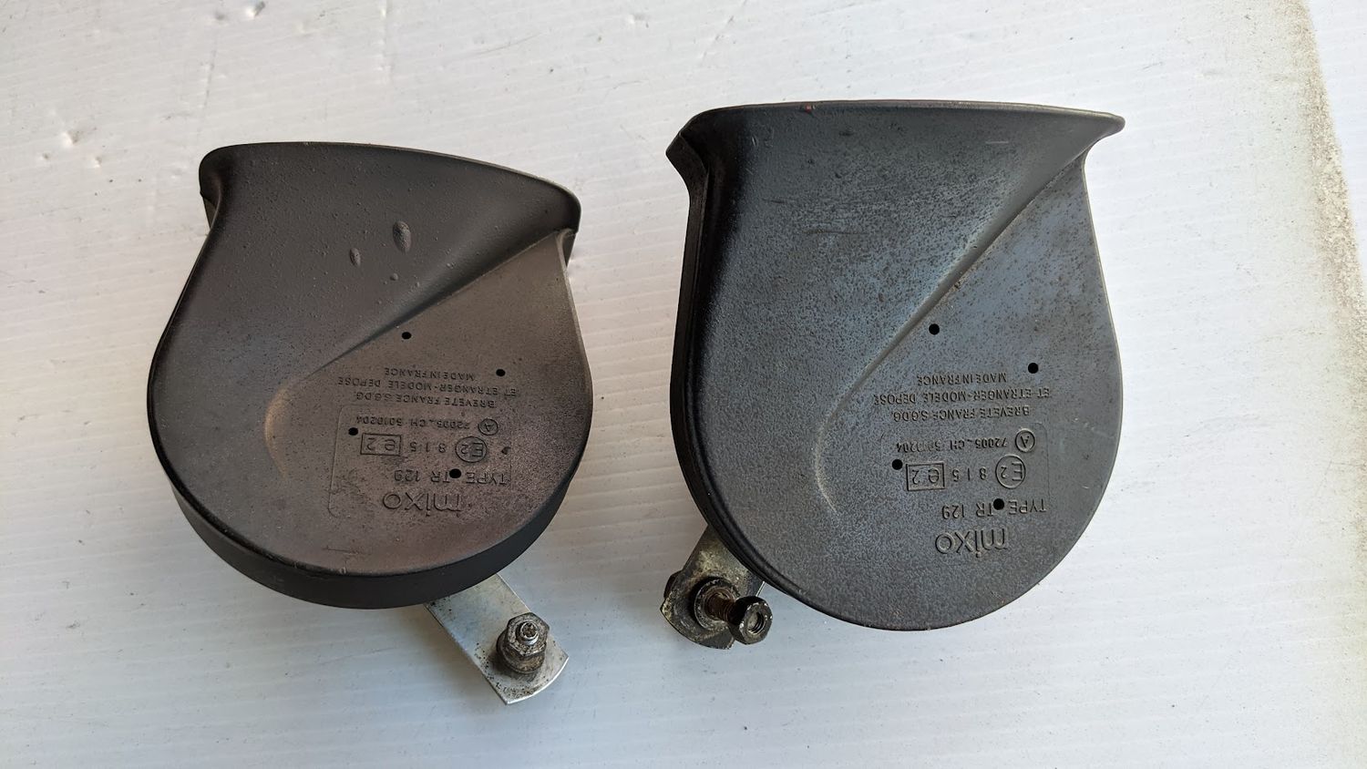 70 to 80 Rolls Royce Silver Shadow horn set low and high tone ORIGINAL EQUIPMENT