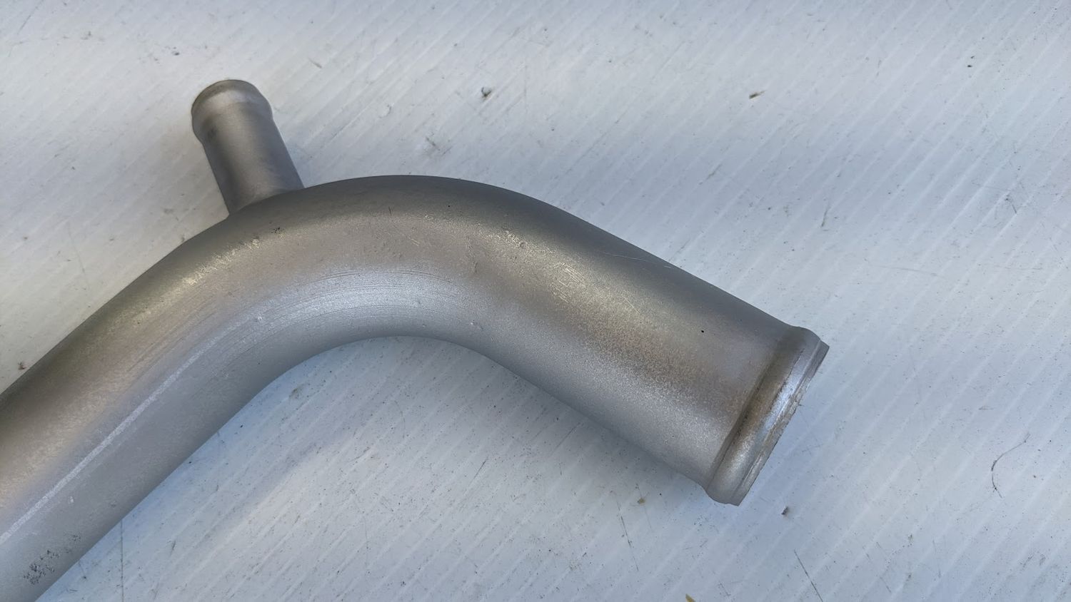 FERRARI 308 PARTS GTS FRONT ENGINE COOLING PIPE UNDER MANIFOLD 115136