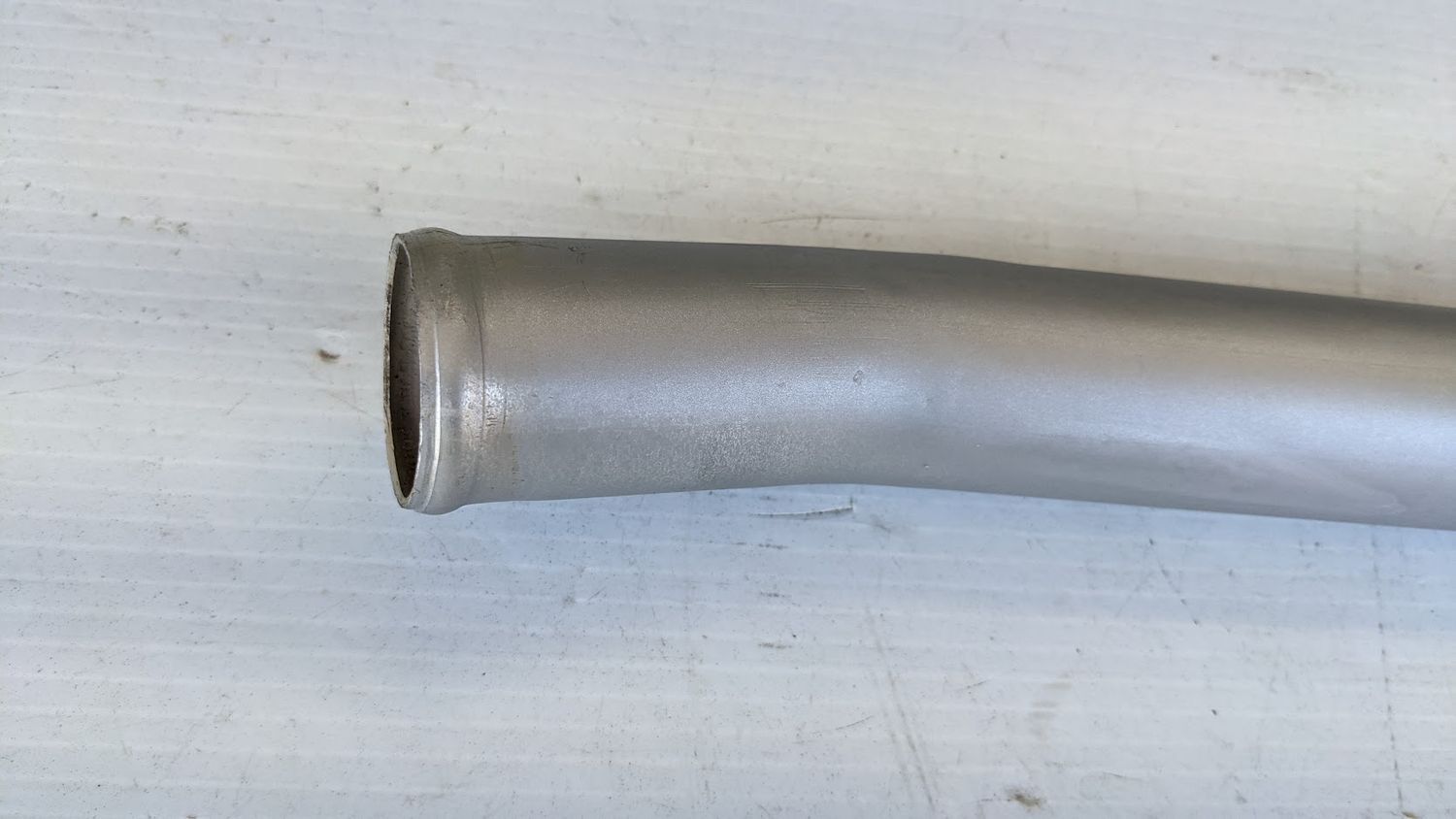 FERRARI 308 PARTS GTS FRONT ENGINE COOLING PIPE UNDER MANIFOLD 115136
