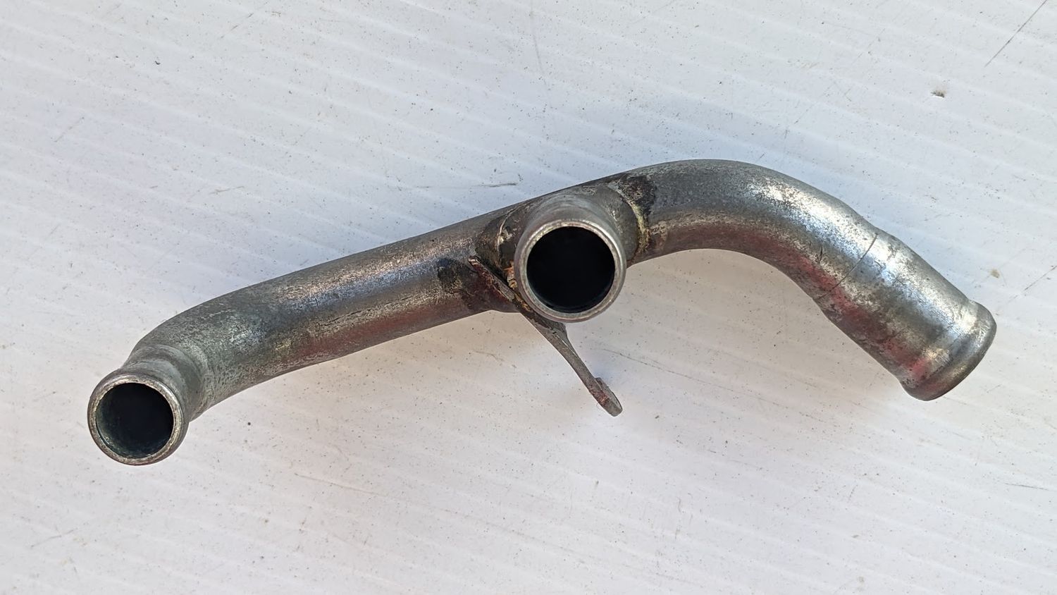 Ferrari 308 INTAKE MANIFOLD AUXILIARY AIR REGULATOR PIPE
