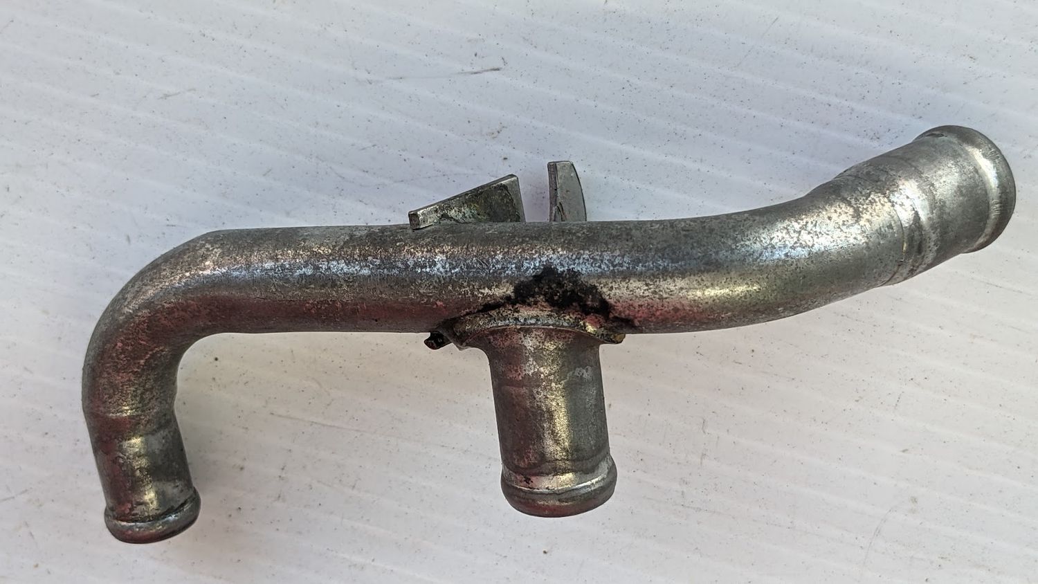 Ferrari 308 INTAKE MANIFOLD AUXILIARY AIR REGULATOR PIPE