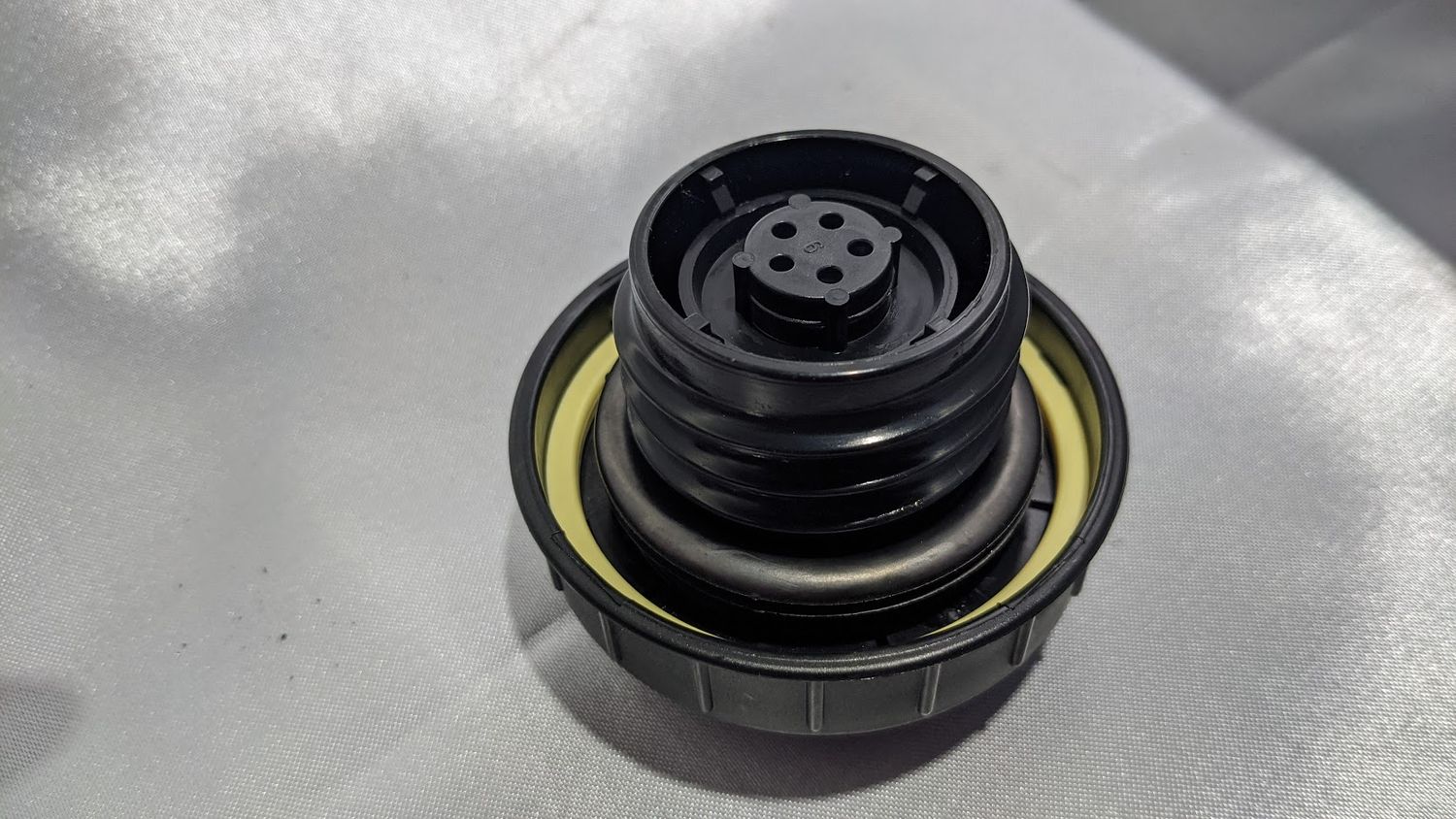 ECP replacement  FUEL PETROL GAS CAP NEW for  ROLLS ROYCE SILVER SPIRIT SPUR DAWN UE45637