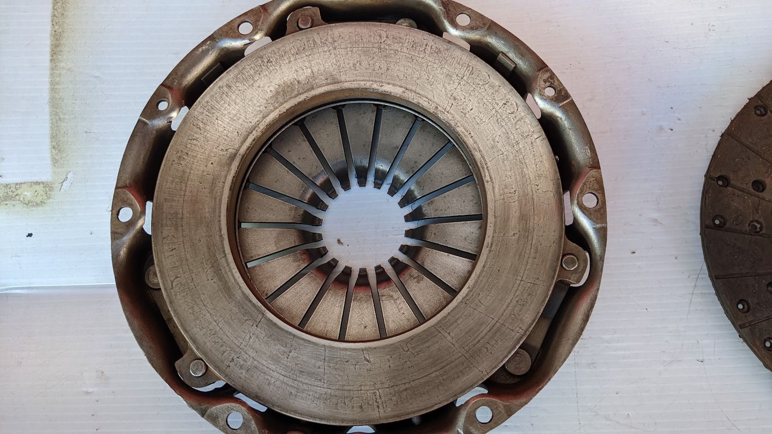 FERRARI 308 PARTS CLUTCH PRESSURE PLATE AND DISC 110558 121562 PRE OWNED