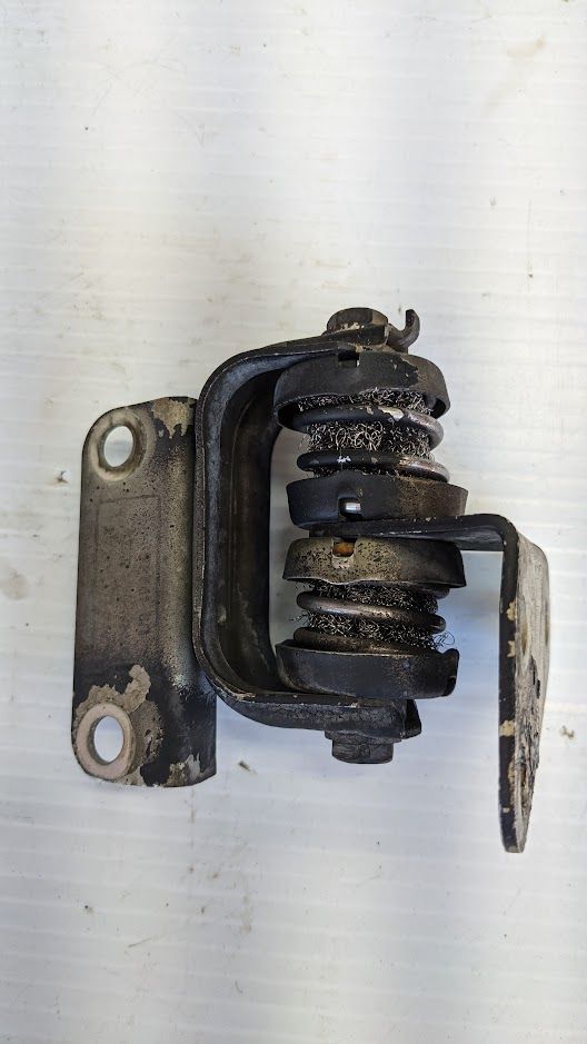 75 to 1980 Rolls Royce Silver SHADOW Exhaust HANGER REAR PIPE UR18216