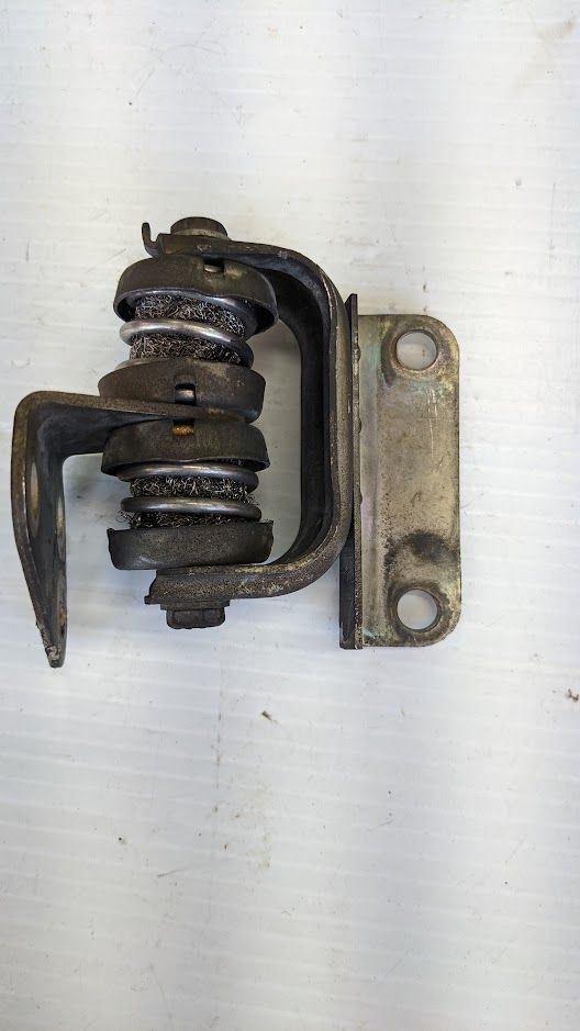 75 to 1980 Rolls Royce Silver SHADOW Exhaust HANGER REAR PIPE UR18216