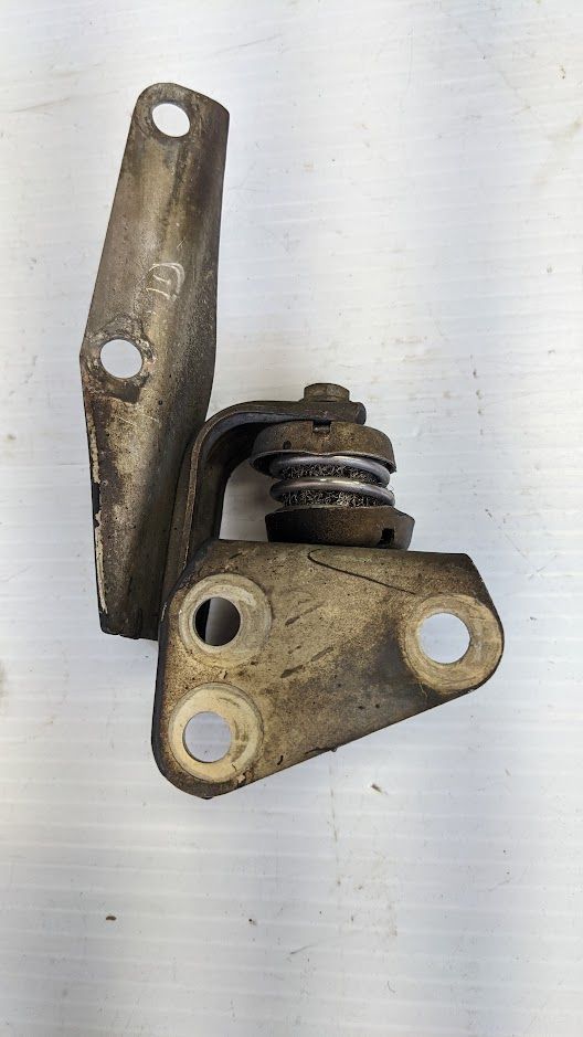 75 to 1980 Rolls Royce Silver SHADOW Exhaust HANGER UR19153