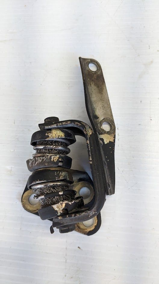 75 to 1980 Rolls Royce Silver SHADOW Exhaust HANGER UR19153
