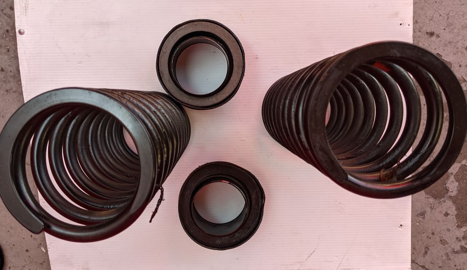 65 to 80 ROLLS ROYCE SILVER SHADOW WRAITH REAR COIL SPRINGS suspension