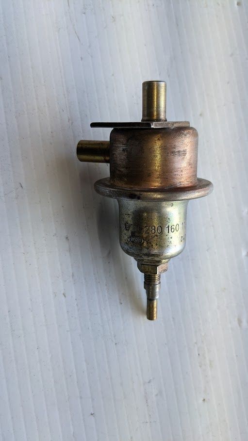 Ferrari 308 INTAKE MANIFOLD FAST IDLE VALVE VACUUM LIMITER