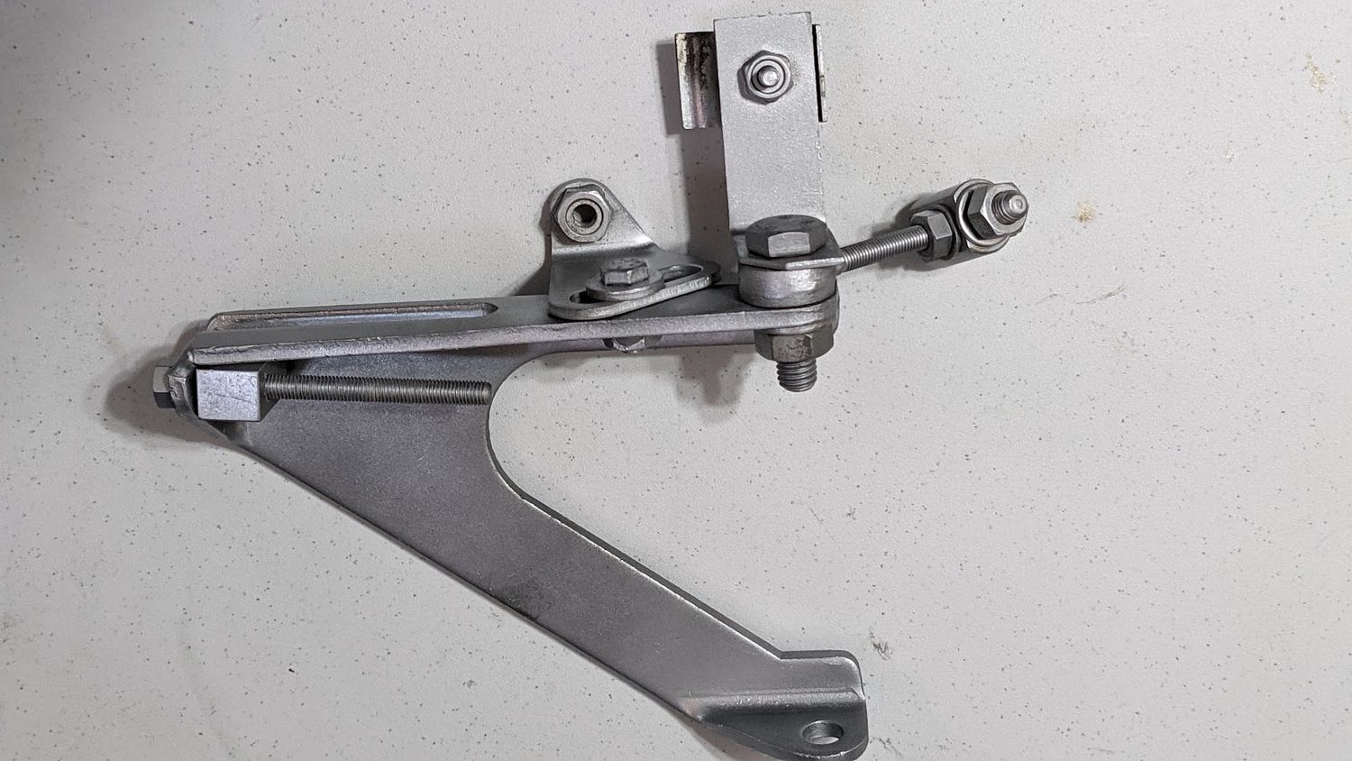 1995-1998 Rolls Royce Silver SPUR BENTLEY AIR PUMP BRACKET UE75636