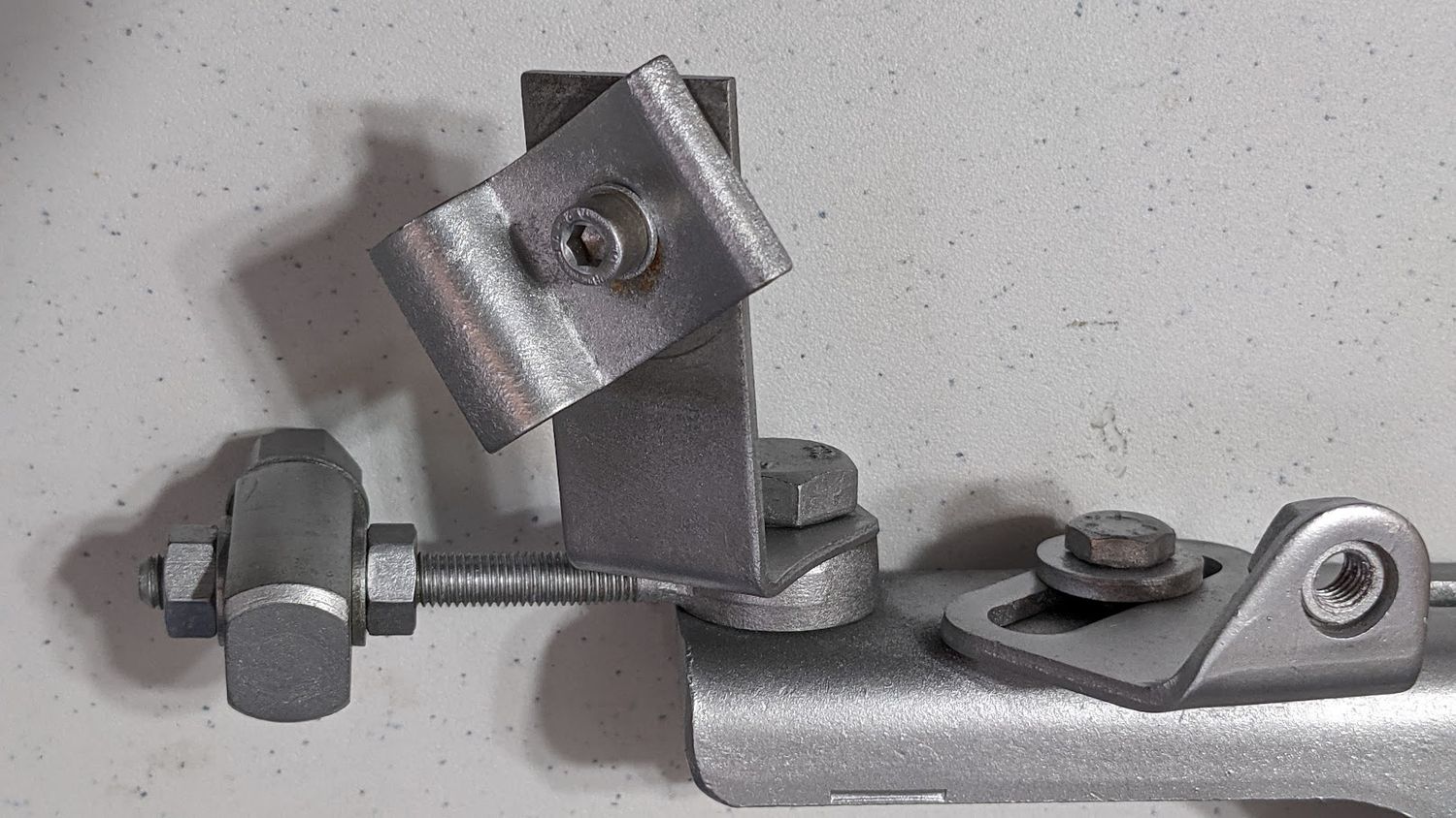 1995-1998 Rolls Royce Silver SPUR BENTLEY AIR PUMP BRACKET UE75636