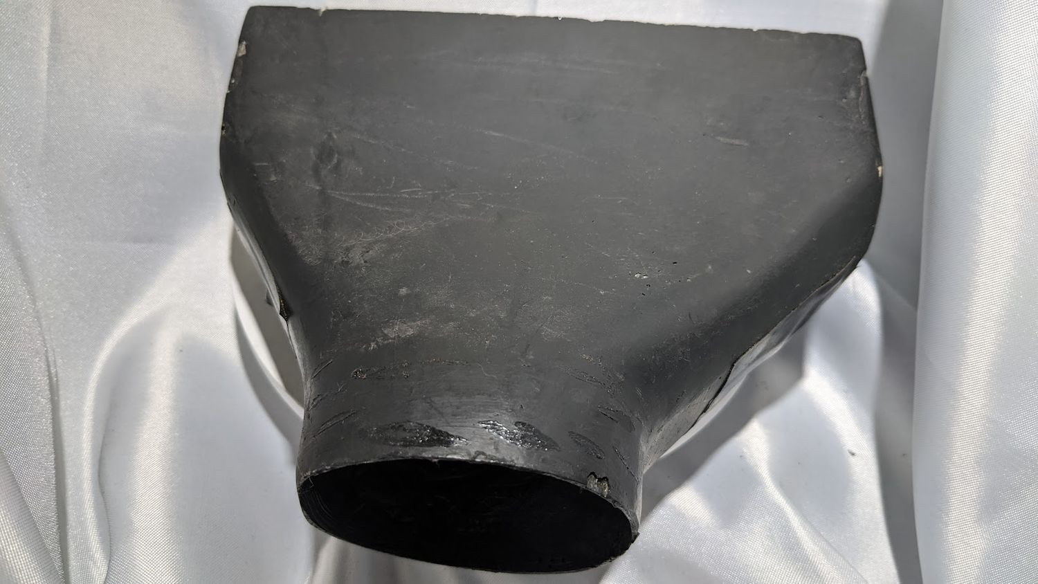 FERRARI 308 PARTS GTS CENTER UNDER DASH A/C VENT scoop