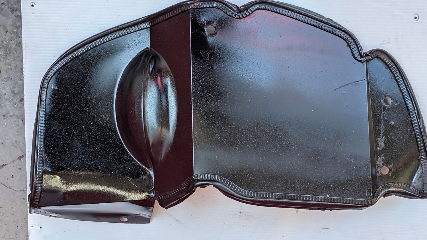 FERRARI 308 GTSi RIGHT FRONT SPLASH GUARD UNDERFENDER MUD 60308301