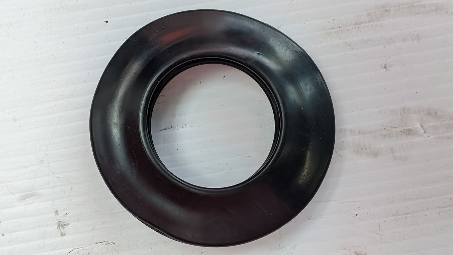 Ferrari 308 GTSi PART FUEL GAS PERTOL TANK FILLER NECK SEAL 101465