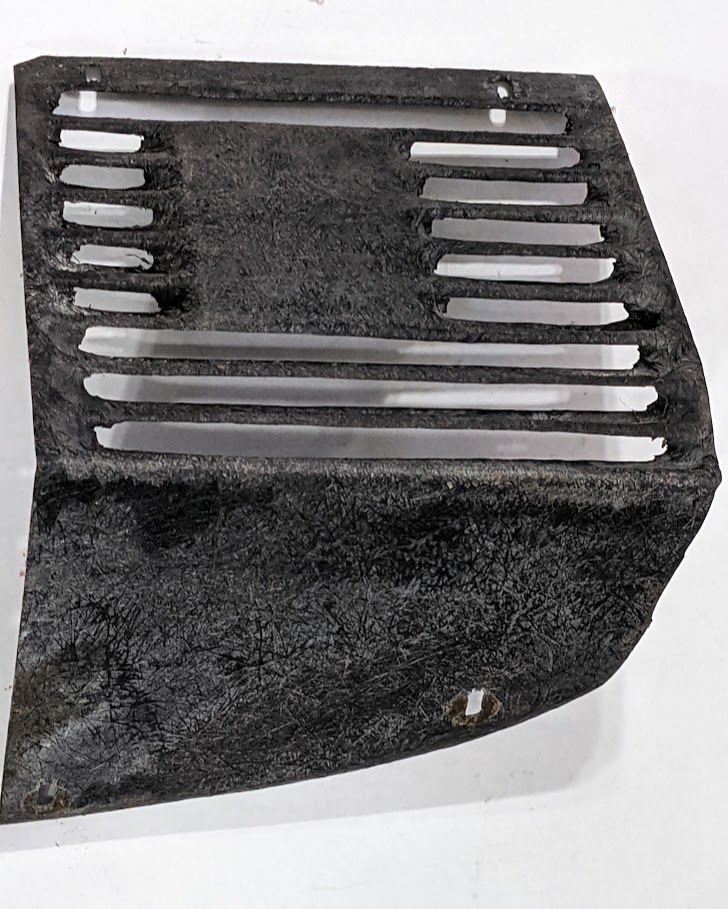 ROLLS ROYCE SILVER SPUR FRONT RIGHT LOWER PANEL UT11522PE	SNOW EXCLUDER RH