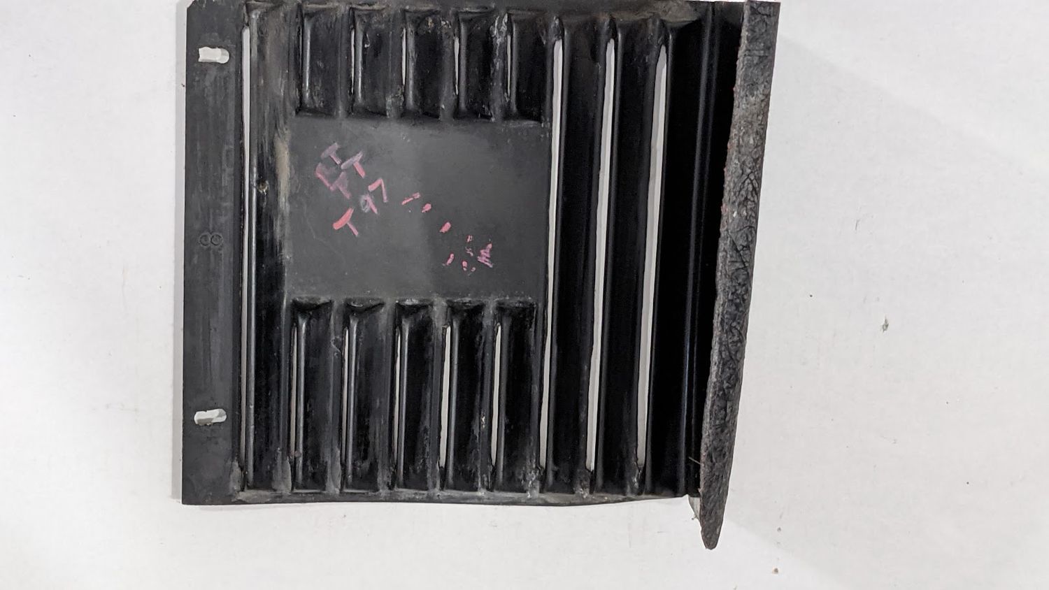 ROLLS ROYCE SILVER SPUR FRONT RIGHT LOWER PANEL UT11522PE	SNOW EXCLUDER RH