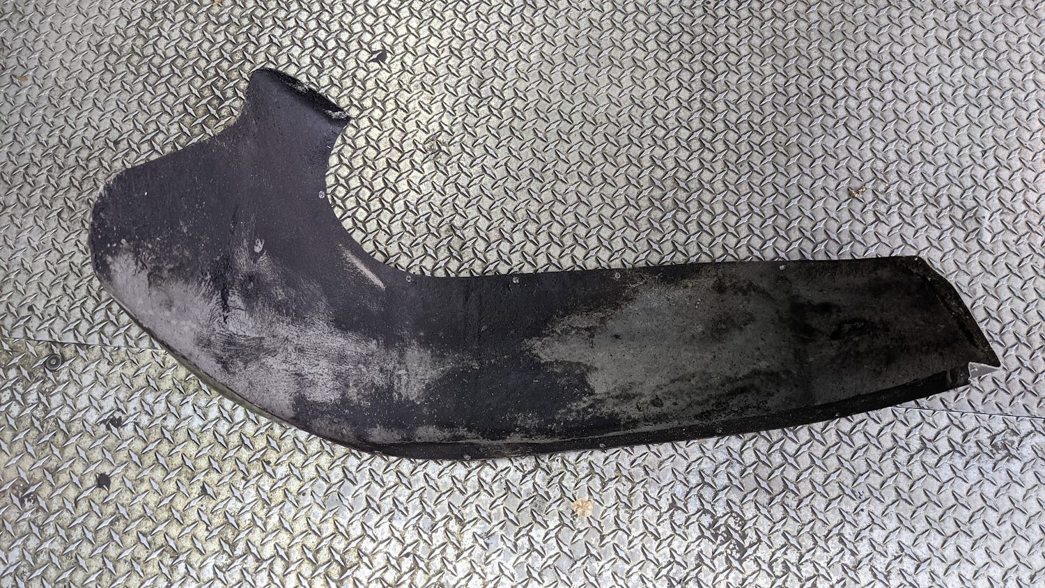 ROLLS ROYCE SILVER SHADOW FRONT FENDER LINER RIGHT FRONT MUD GUARD UB31566