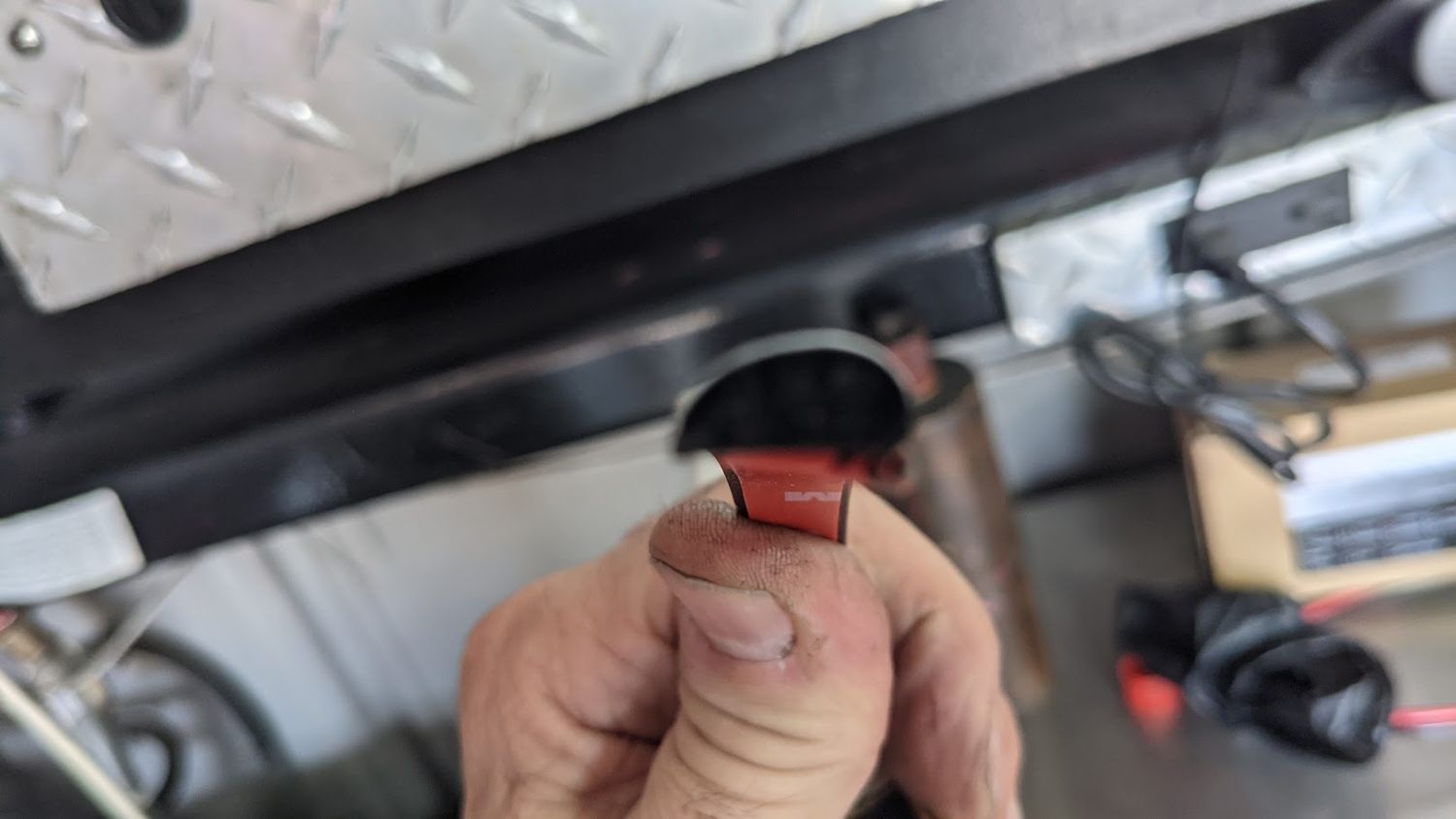 SIDE MOULDING SITCK ON CHROME