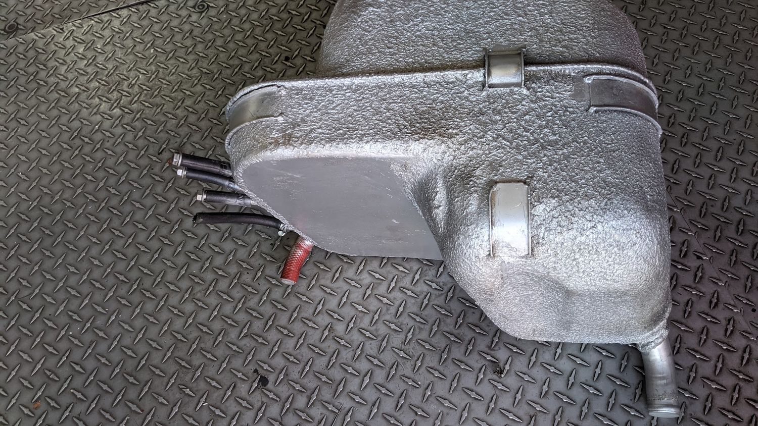 Ferrari 308 GTSi PART RIGHT FUEL GAS PERTOL TANK 116605