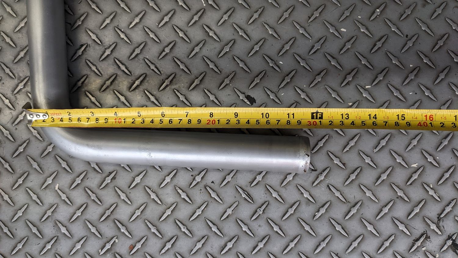 FERRARI 308 PARTS GTS under the car ENGINE COOLING PIPE RIGHT SIDE 108081