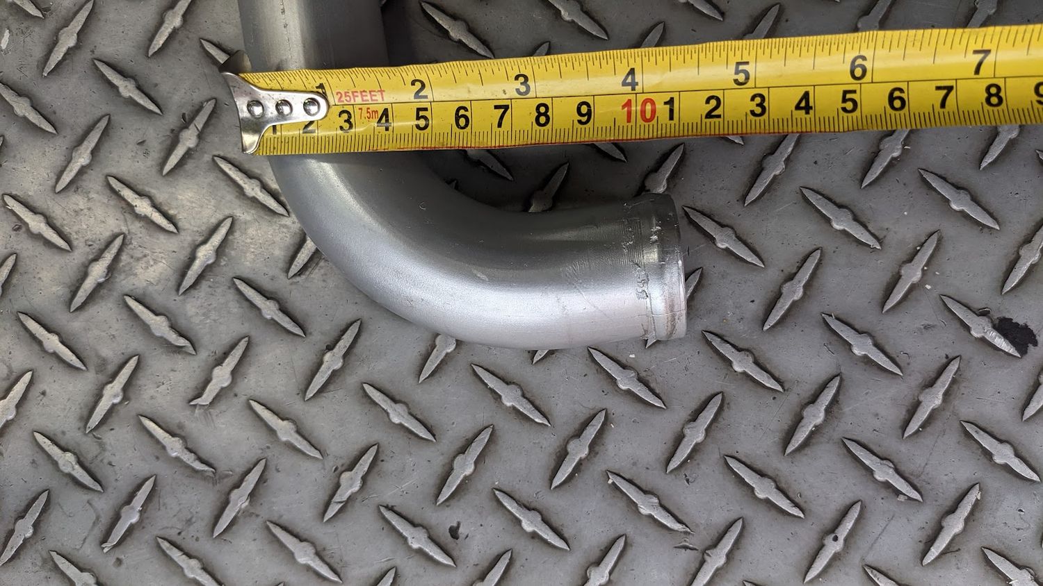 FERRARI 308 PARTS GTS under the car ENGINE COOLING PIPE LEFT SIDE 108082