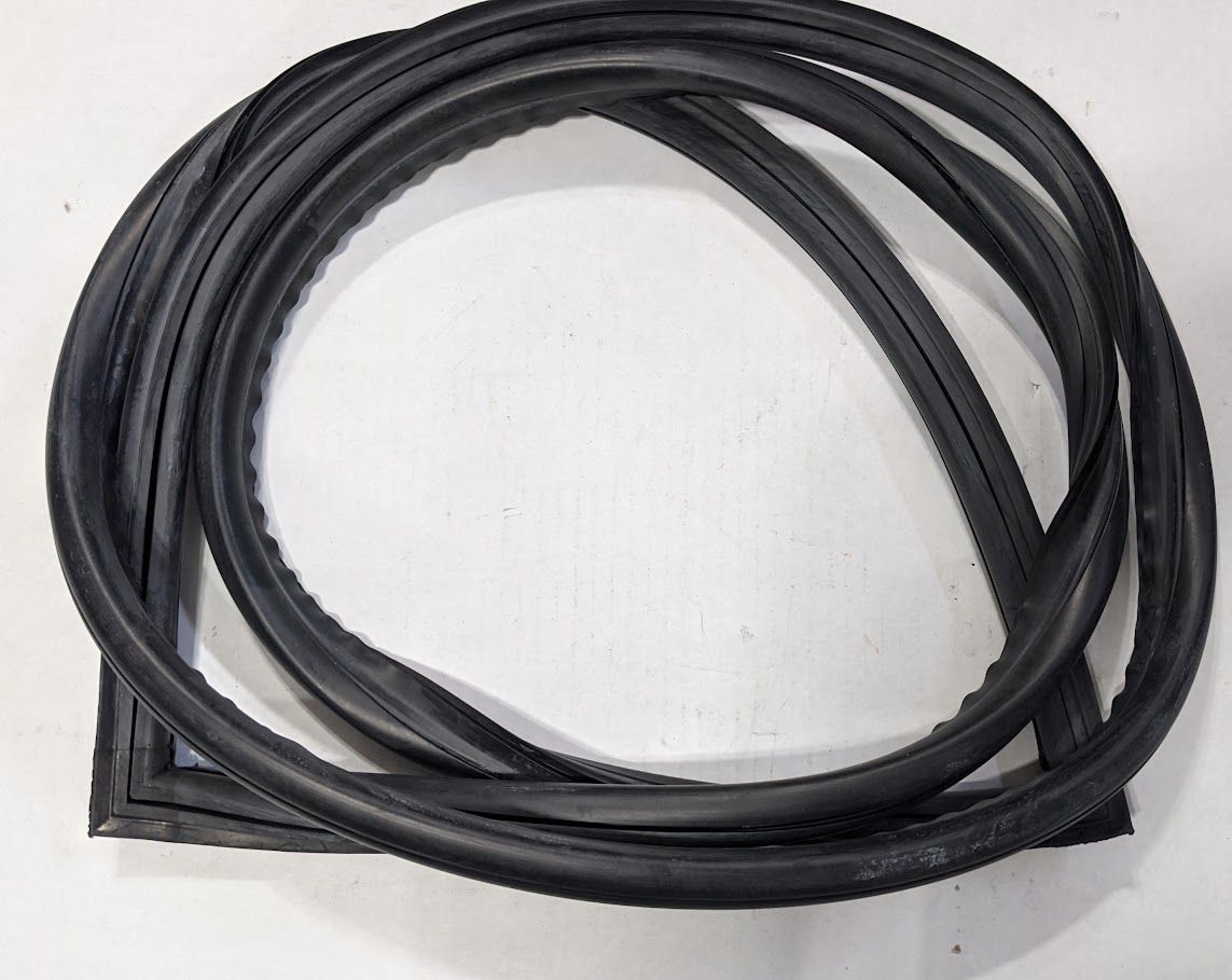 65 to 80 ROLLS ROYCE SILVER SHADOW FRONT WINDSCREEN WINDSHIELD GLASS SEAL UB12467