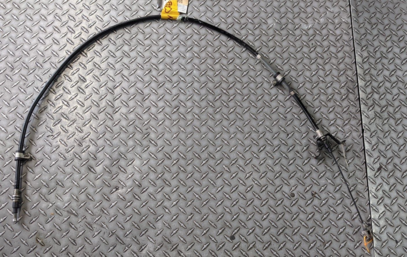 ROLLS ROYCE  UR26789	ASSY CABLE PARKING BRAKE PEDAL TO EQUALISER LHD
