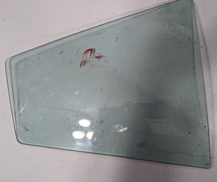 FERRARI 308 GTSi REAR 1/4 GLASS RIGHT SIDE 60162906