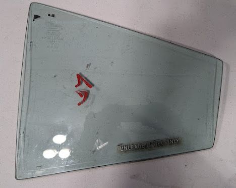 FERRARI 308 GTSi REAR 1/4 GLASS LEFT SIDE 60522900