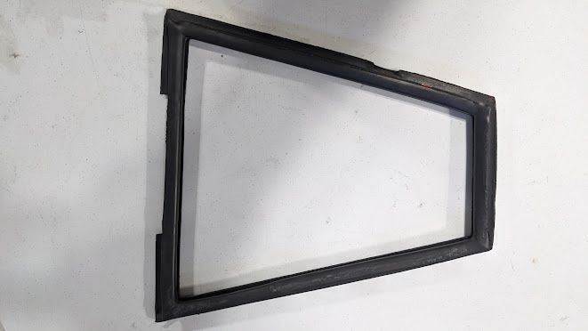 FERRARI 308 GTSi REAR 1/4 GLASS SEAL LEFT SIDE 60522900