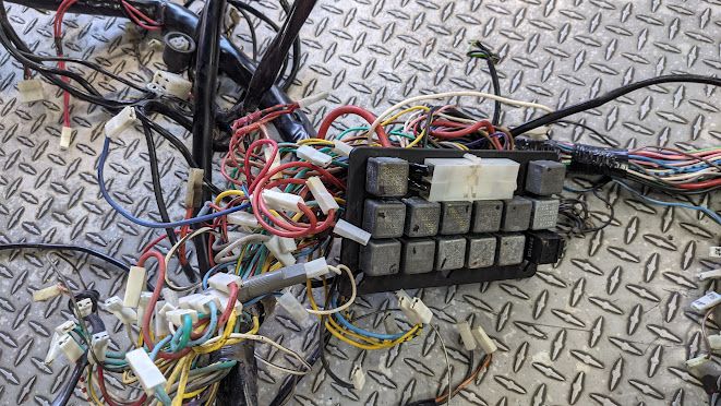 FERRARI 308 PARTS GTS PART CAR complete WIRING FRONT AND REAR WITH RELAY BOX 117009
