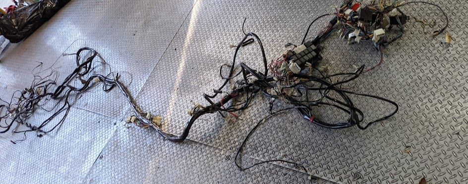 FERRARI 308 PARTS GTS PART CAR complete WIRING FRONT AND REAR WITH RELAY BOX 117009