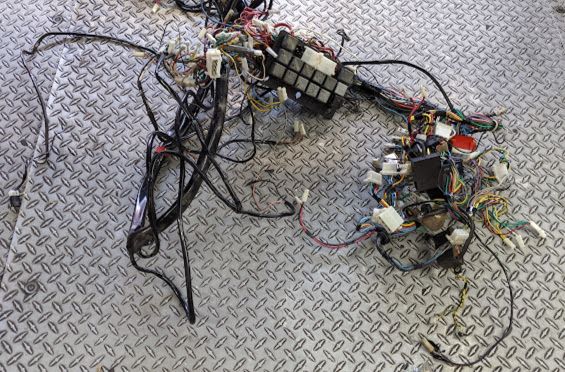 FERRARI 308 PARTS GTS PART CAR complete WIRING FRONT AND REAR WITH RELAY BOX 117009