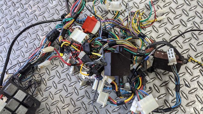 FERRARI 308 PARTS GTS PART CAR complete WIRING FRONT AND REAR WITH RELAY BOX 117009