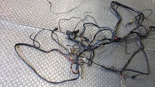 FERRARI 308 PARTS GTS PART CAR complete WIRING FRONT AND REAR WITH RELAY BOX 117009