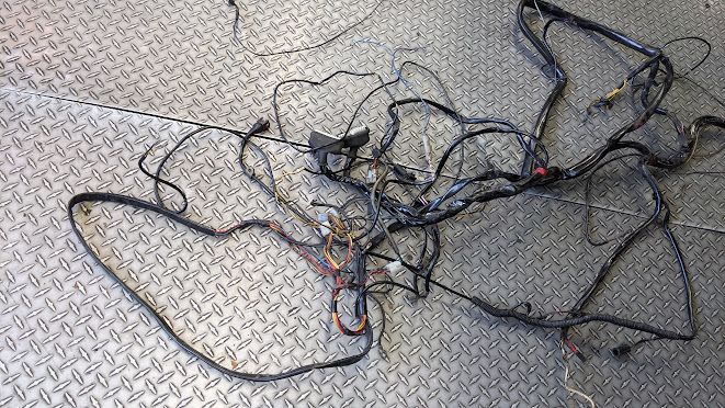 FERRARI 308 PARTS GTS PART CAR complete WIRING FRONT AND REAR WITH RELAY BOX 117009