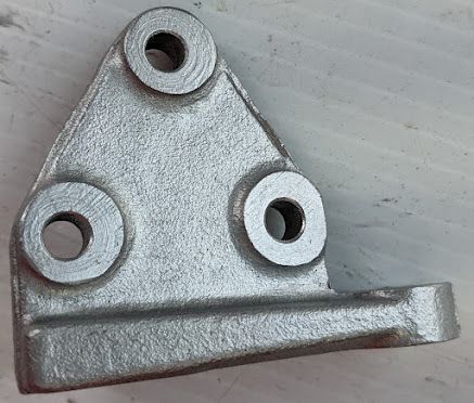 ROLLS ROYCE SILVER SPIRIT SPUR SHADOW  65 TO 87 AIR  COMPRESSOR REAR MOUNTING BRACKET UE33664