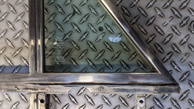 65 to 80 ROLLS ROYCE SILVER SHADOW RIGHT FRONT DOOR 1/4 GLASS AND FRAME