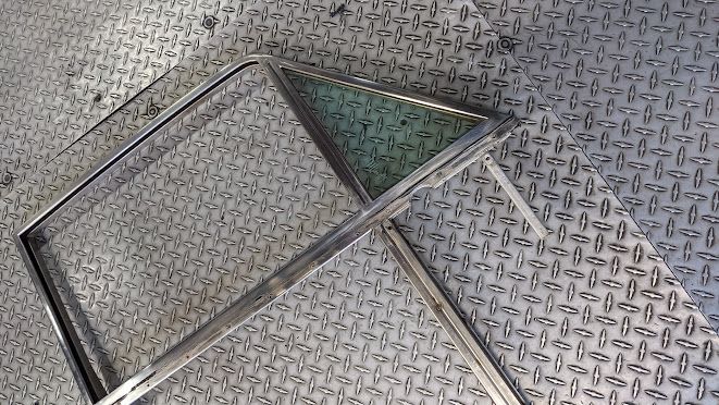 65 to 80 ROLLS ROYCE SILVER SHADOW RIGHT FRONT DOOR 1/4 GLASS AND FRAME