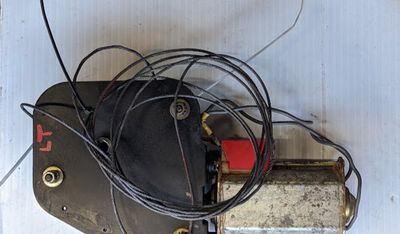 FERRARI 308 GTSi  WINDOW MOTOR ASSEMBLY WITH CABLE 60030509A