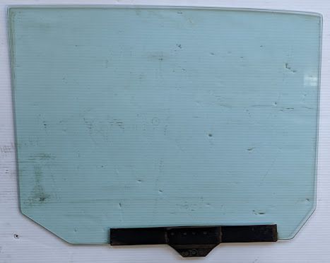 65 to 80 ROLLS ROYCE SILVER SHADOW RIGHT FRONT DOOR WINDOW GLASS