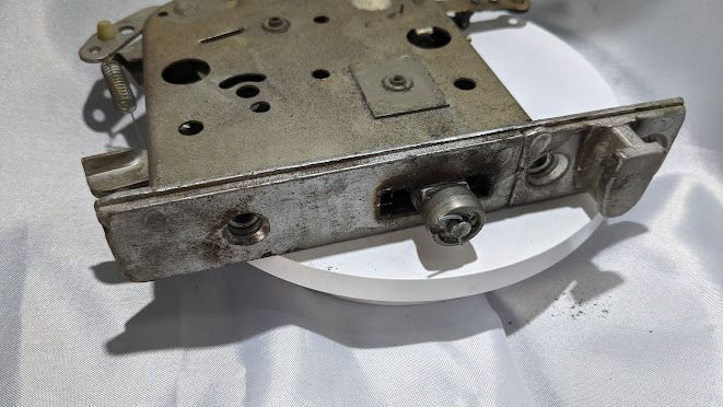 65 - 80 ROLLS ROYCE SILVER SHADOW RIGHT DOOR LOCK LATCH REAR UB32471