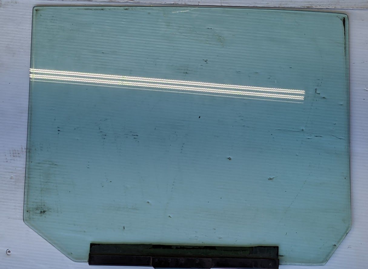 65 to 80 ROLLS ROYCE SILVER SHADOW LEFT REAR DOOR WINDOW GLASS