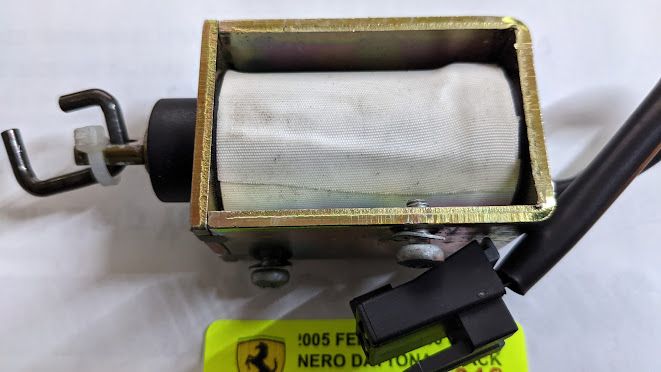 FERRARI 360 SPIDER PART FRONT BONNET HOOD LATCH RELEASE ACTUATOR 65757300