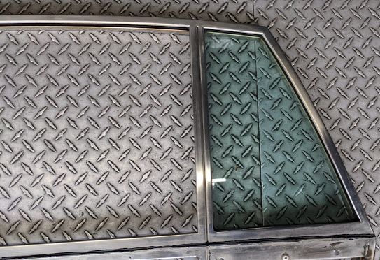 65 to 80 ROLLS ROYCE SILVER SHADOW LEFT REAR DOOR 1/4 GLASS AND FRAME