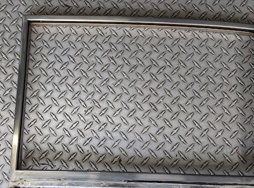 65 to 80 ROLLS ROYCE SILVER SHADOW LEFT REAR DOOR 1/4 GLASS AND FRAME