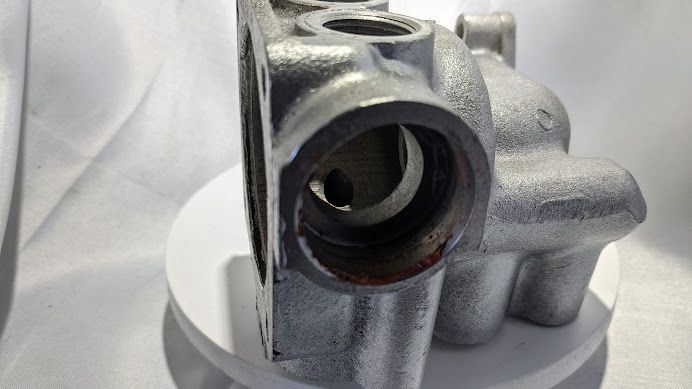 ROLLS ROYCE SPUR BENTLEY MULSANNE THERMOSTAT HOUSING UE46189